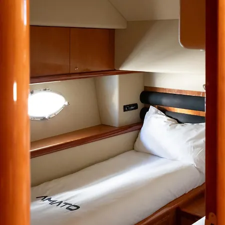 Botel Luxury Yacht 