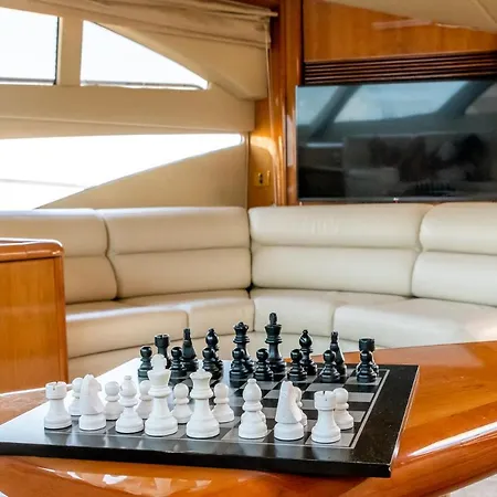 Ботель Luxury Yacht 